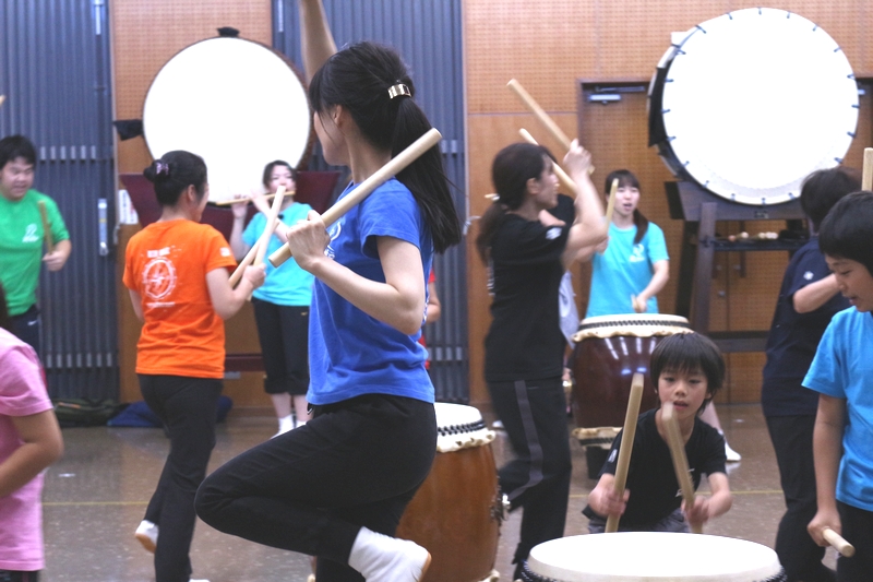 肩こり・腰痛対策！日本の伝統楽器「和太鼓」で健康教室｜REN神戸｜和太鼓教室から和太鼓演奏まで、神戸で活躍する和太鼓グループREN神戸