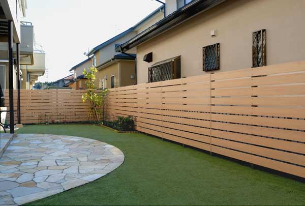 お庭 家の周りを囲むフェンスは 適度 な囲いが重要 庭ファン 新築外構 エクステリア工事を賢く安くできるお得情報を配信