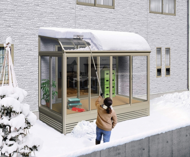 カーポート・テラスの雪下ろしの時、「落雪」にご注意を