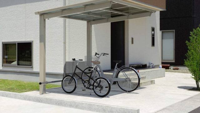 オーソドックスにサイクルポートを駐輪場屋根に