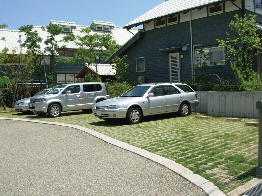 駐車場に使える、最も緑化率の高いブロックはどれ？