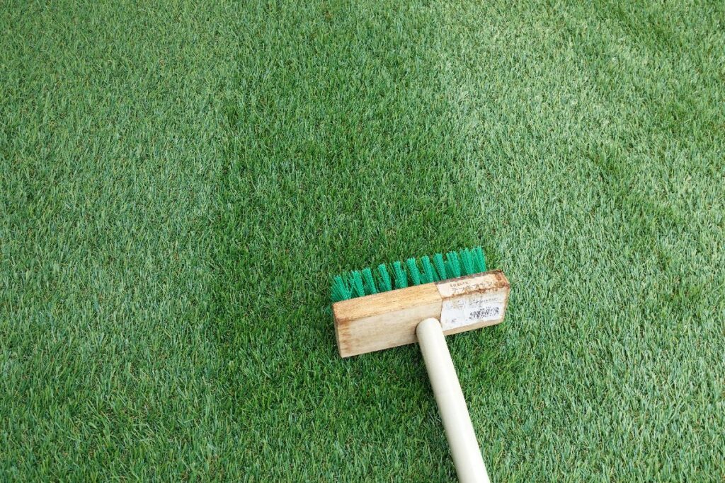 土間コンやタイルの掃除にデッキブラシが最強な理由