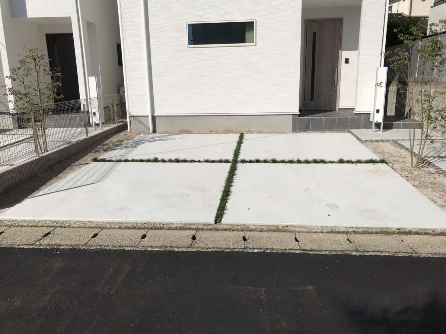 せっかく作った玄関前の駐車場が狭い、使いづらい！
