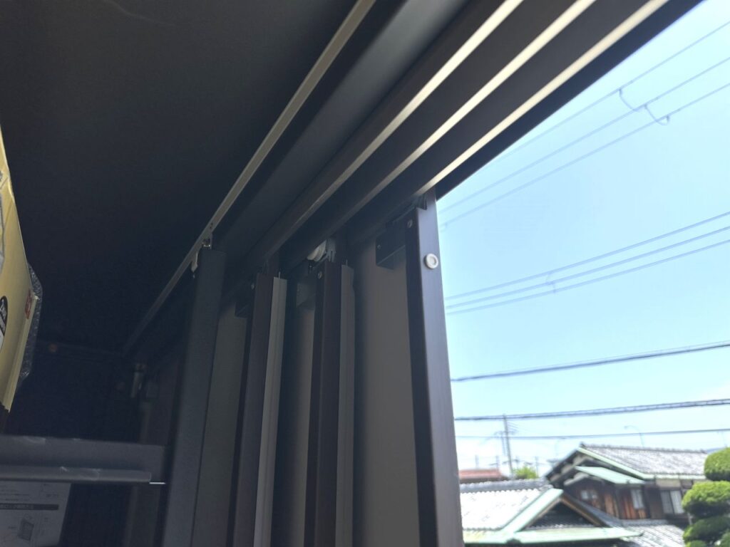 掃除いらずの「上吊り扉」が超スムーズ